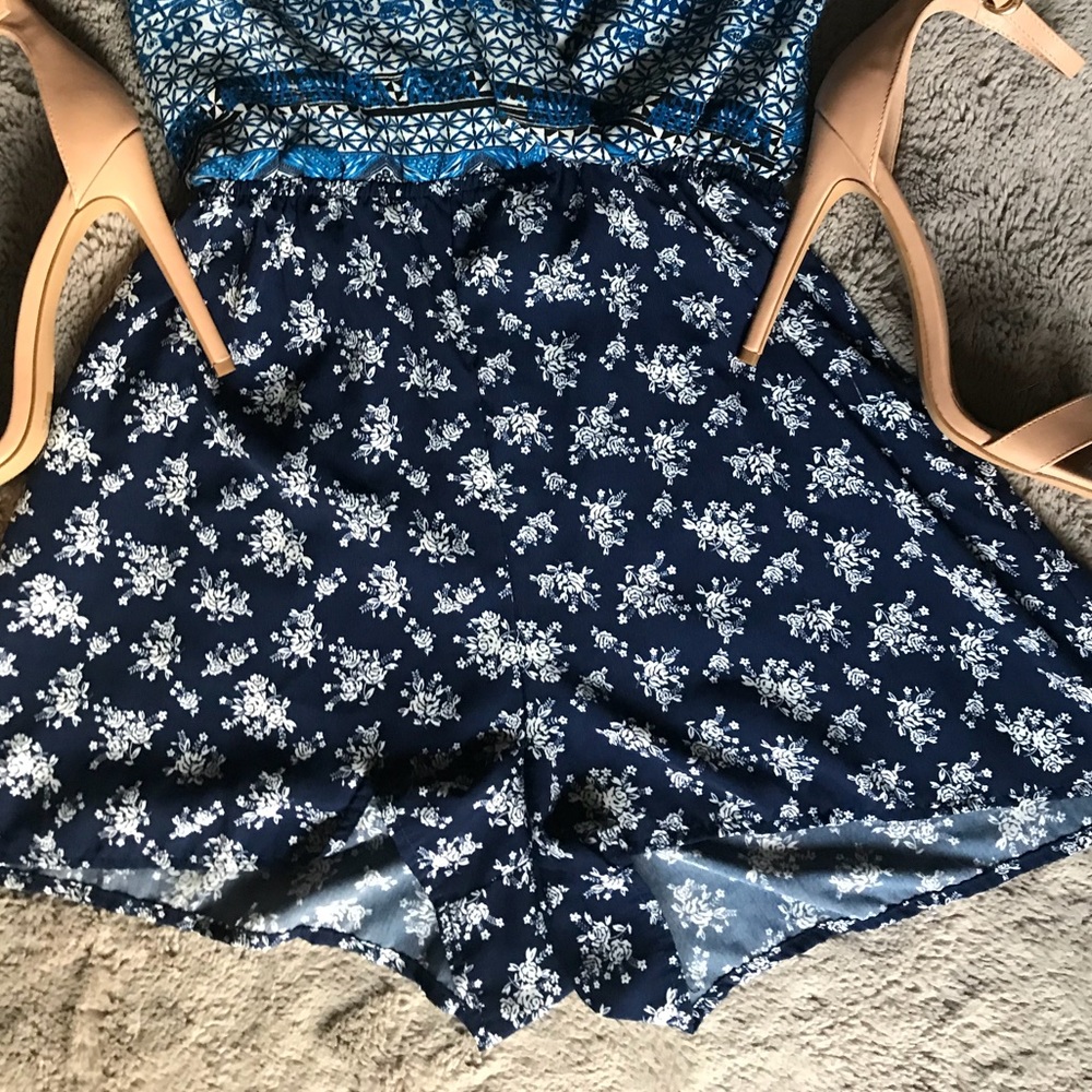 Blue mixed pattern romper with slit front🌊 - Picture 3 of 11